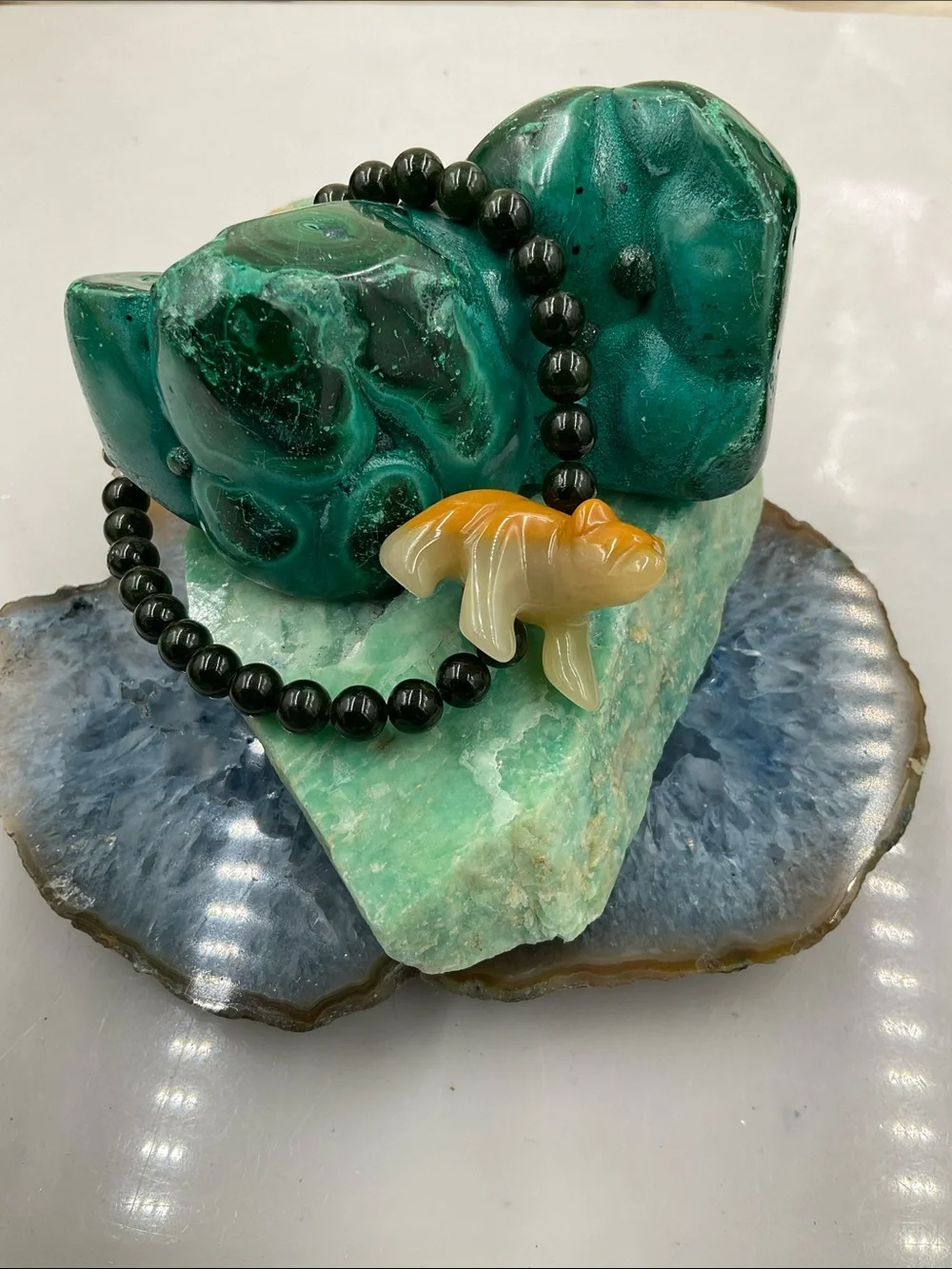 8” Dark Green Jade Beaded Bracelet Featuring A Carved Marble Polar Bear